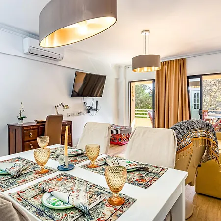 2 Bed-sleeps 4-vilamoura Beach-pool-spa-balcony Апартаменты Картейра