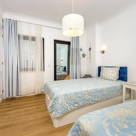 2 Bed-sleeps 4-vilamoura Beach-pool-spa-balcony Апартаменты *