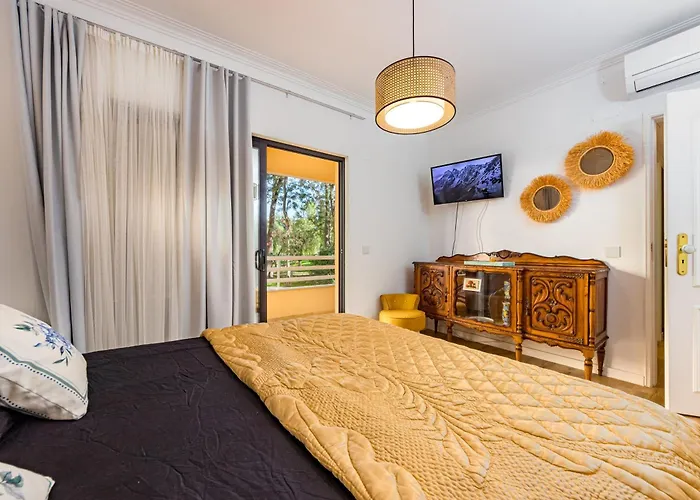 Appartement 2 Bed-sleeps 4-vilamoura Beach-pool-spa-balcony *