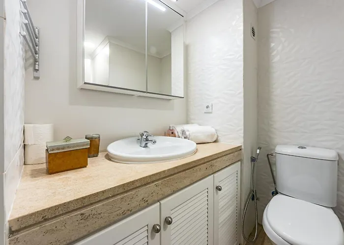 2 Bed-sleeps 4-vilamoura Beach-pool-spa-balcony Appartement Quarteira