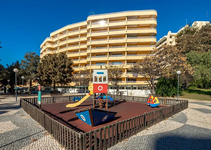 2 Bed-sleeps 4-vilamoura Beach-pool-spa-balcony Appartement Quarteira