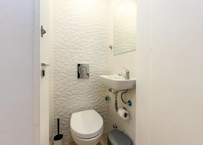 2 Bed-sleeps 4-vilamoura Beach-pool-spa-balcony Quarteira