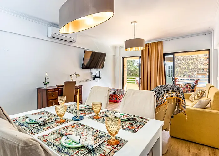 2 Bed-sleeps 4-vilamoura Beach-pool-spa-balcony