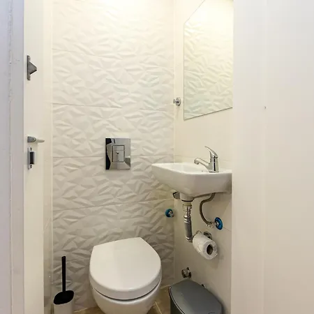 2 Bed-sleeps 4-vilamoura Beach-pool-spa-balcony Quarteira