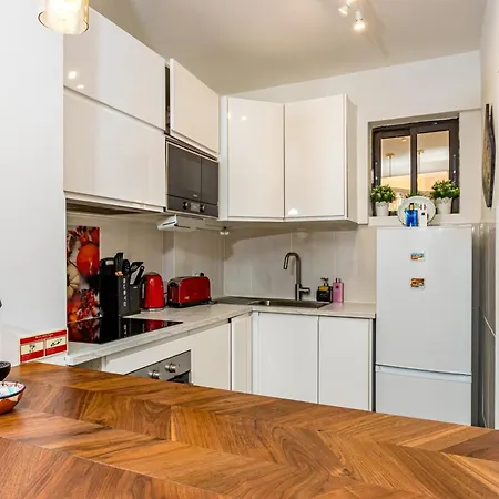 2 Bed-sleeps 4-vilamoura Beach-pool-spa-balcony *